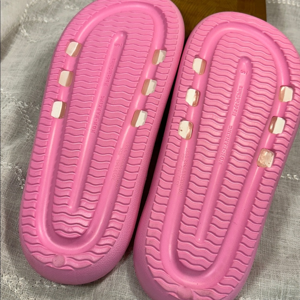 NWT Hello Kitty slide in sandals slides - Picture 8 of 9